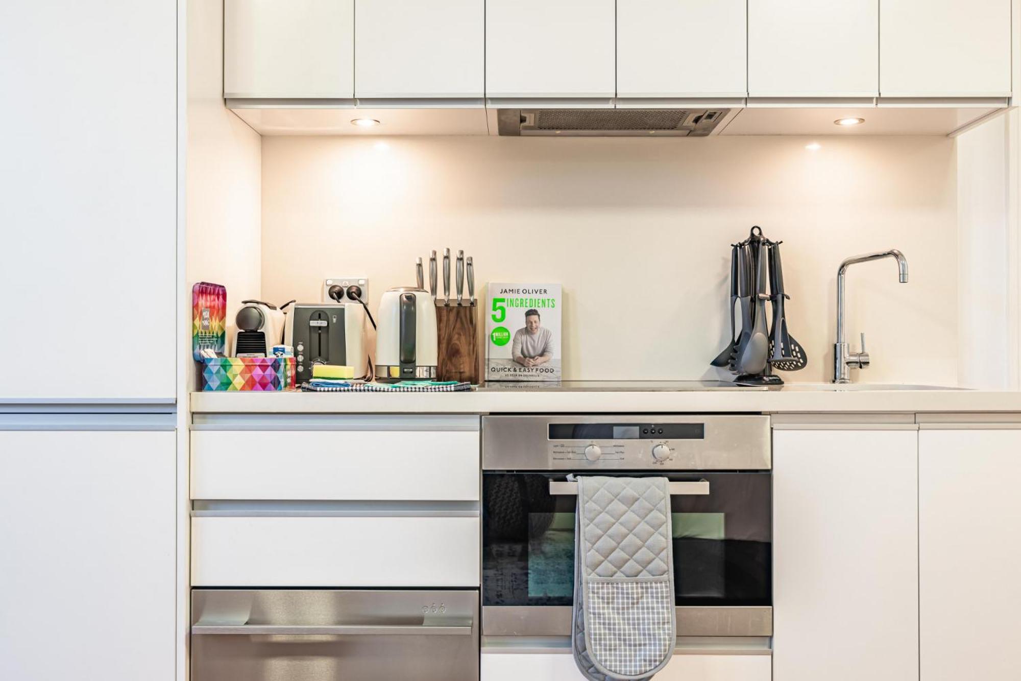Stylish Near The Centre Apartment *